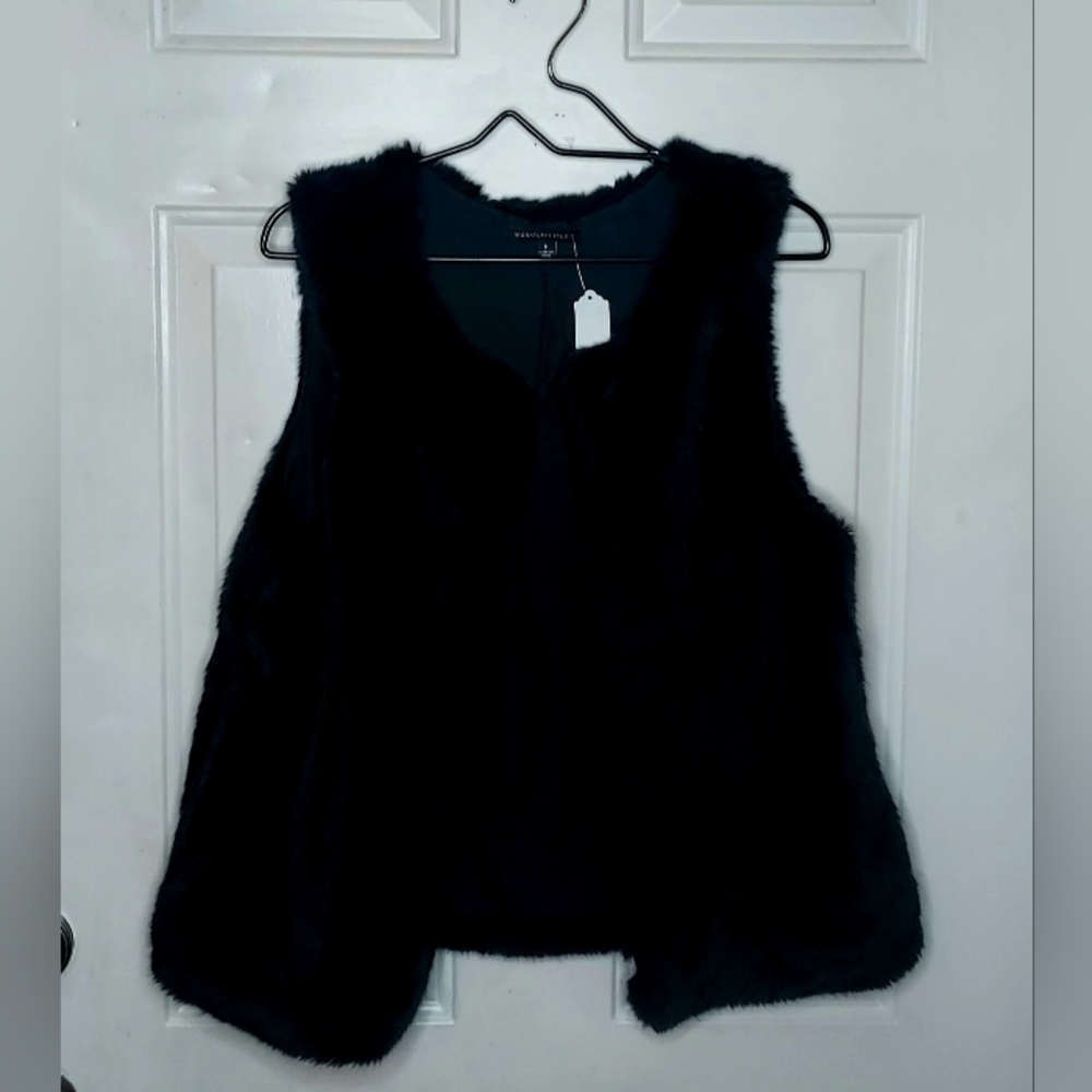 NWOT Signature Studio Black Faux Fur Open Front Vest SZ S Scandinavian Gorpore